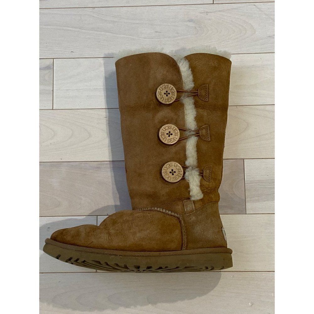 UGG 1873 boot left foot only size 6 US